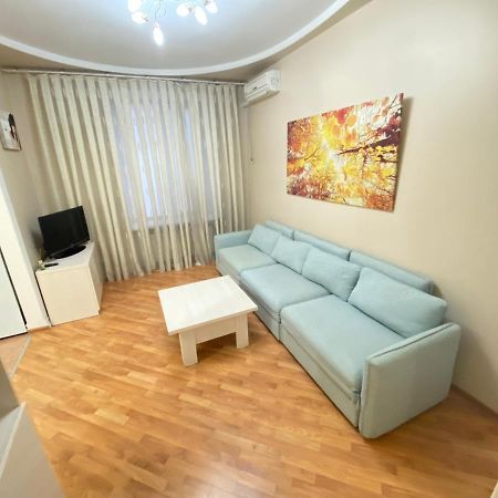 Stefan Cel Mare Apartment With 2 Rooms In The Heart Of Chişinău Extérieur photo