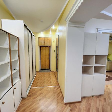 Stefan Cel Mare Apartment With 2 Rooms In The Heart Of Chişinău Extérieur photo