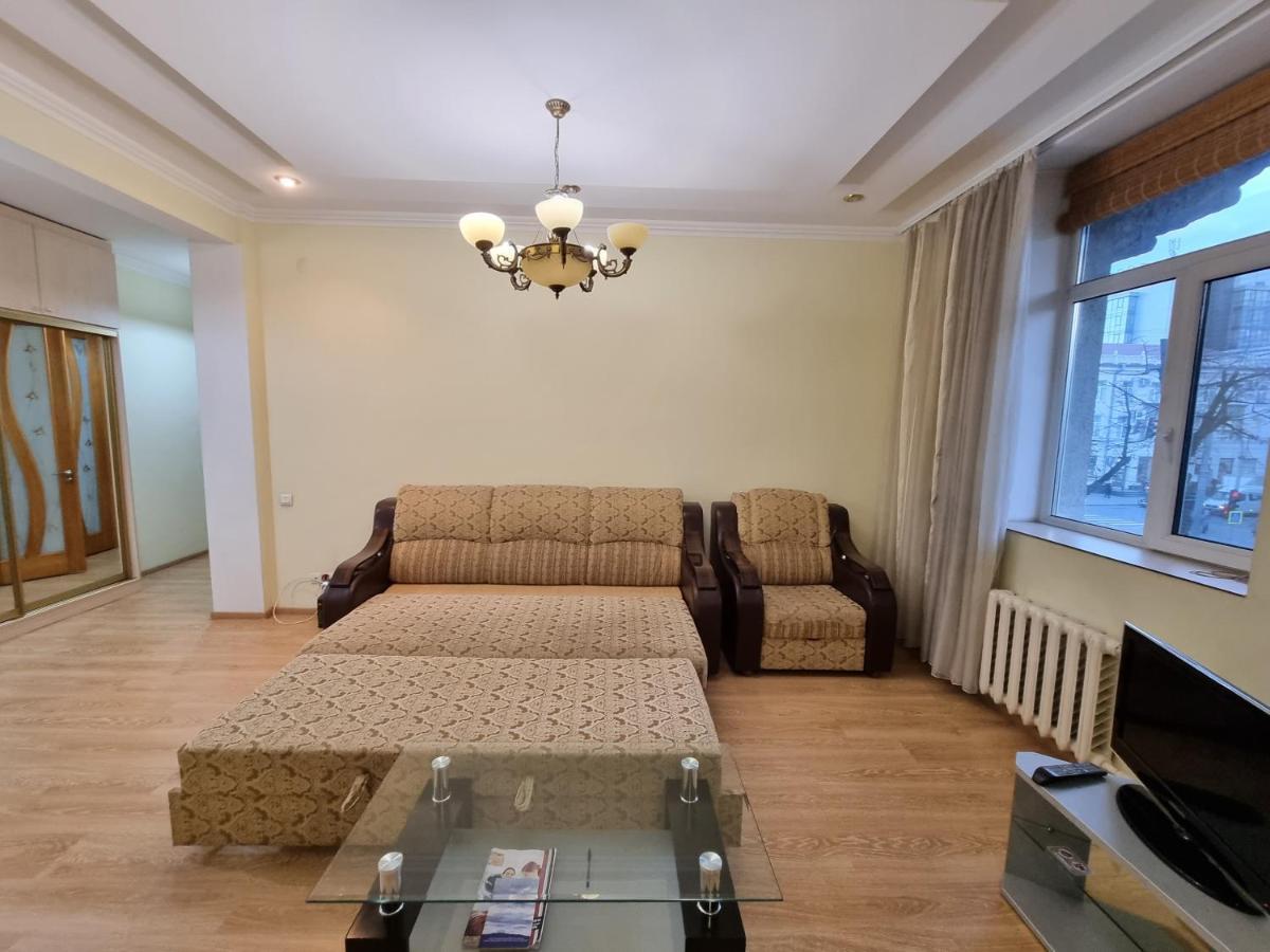 Stefan Cel Mare Apartment With 2 Rooms In The Heart Of Chişinău Extérieur photo