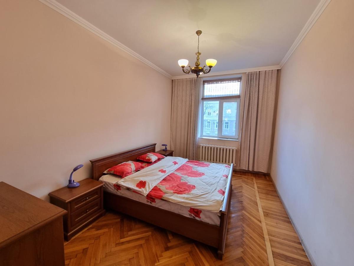 Stefan Cel Mare Apartment With 2 Rooms In The Heart Of Chişinău Extérieur photo