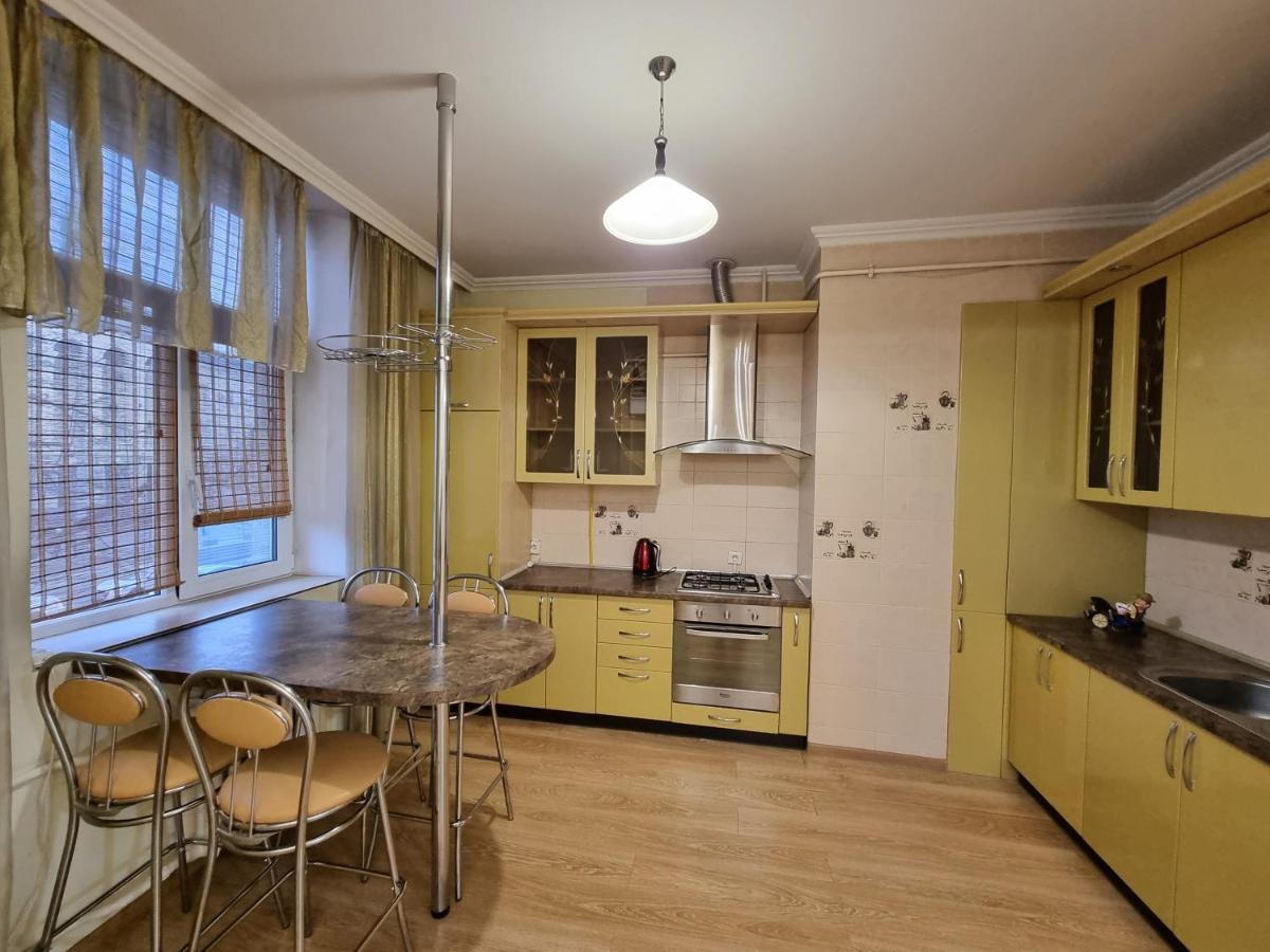 Stefan Cel Mare Apartment With 2 Rooms In The Heart Of Chişinău Extérieur photo