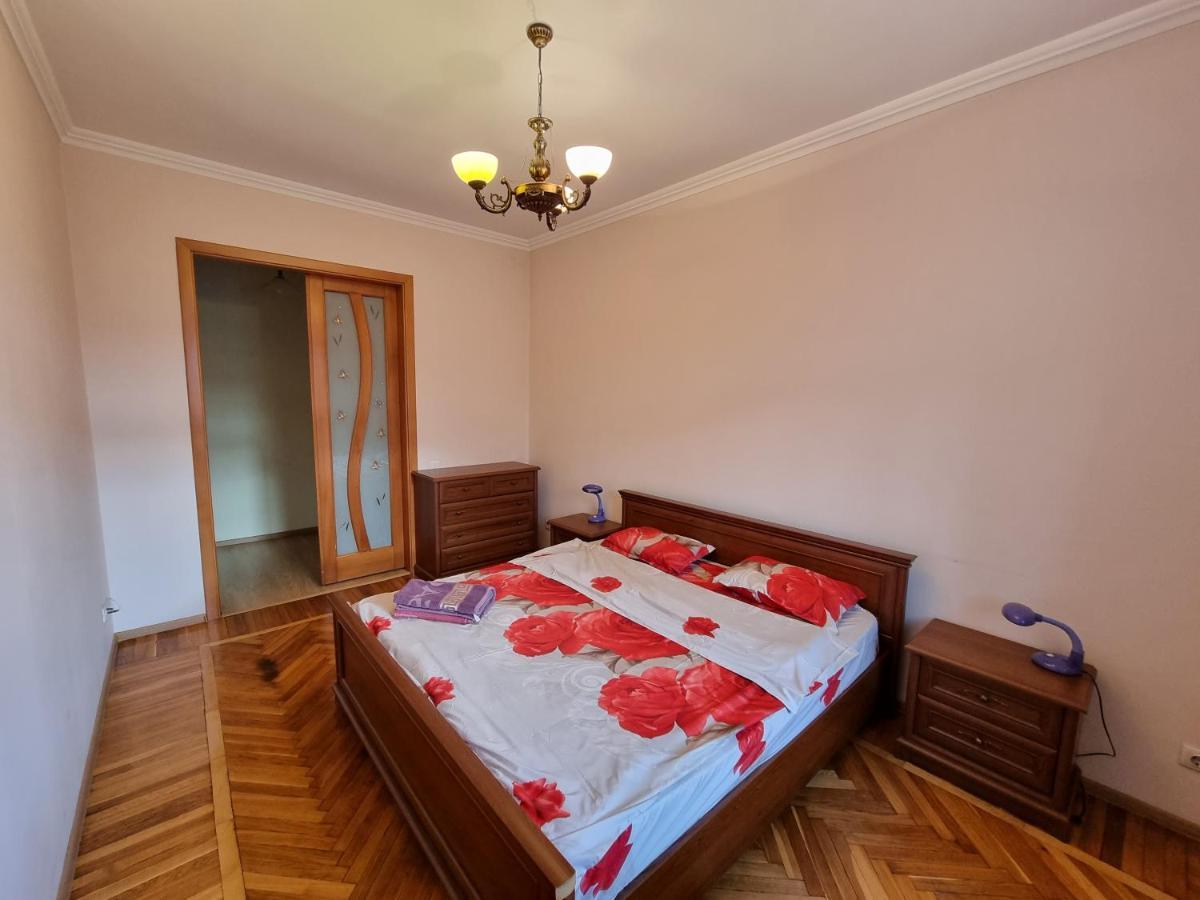 Stefan Cel Mare Apartment With 2 Rooms In The Heart Of Chişinău Extérieur photo