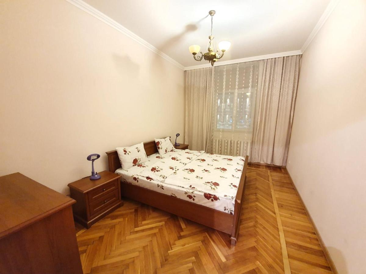 Stefan Cel Mare Apartment With 2 Rooms In The Heart Of Chişinău Extérieur photo