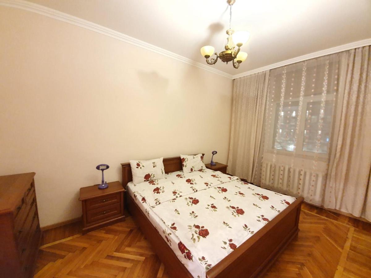 Stefan Cel Mare Apartment With 2 Rooms In The Heart Of Chişinău Extérieur photo