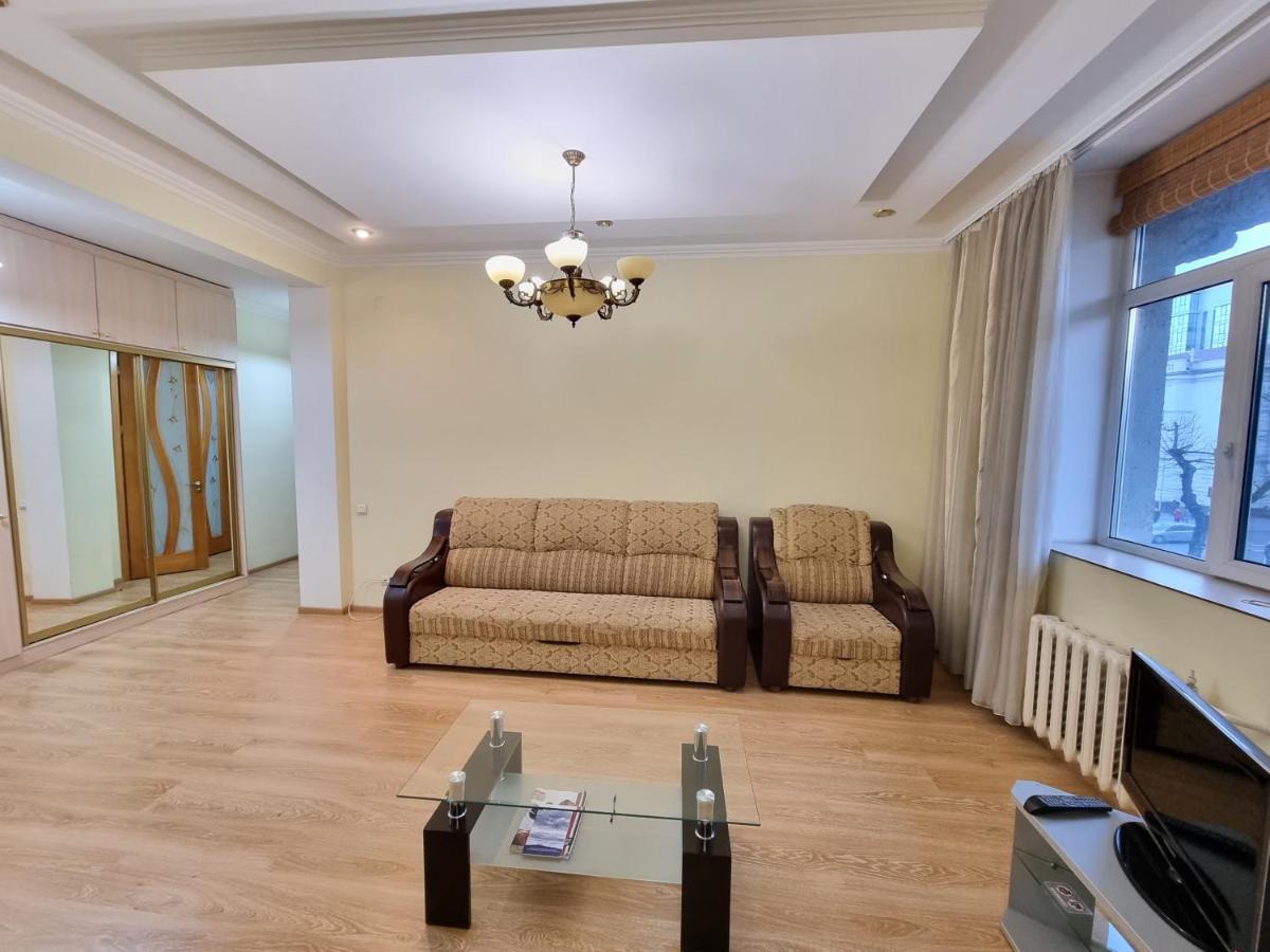 Stefan Cel Mare Apartment With 2 Rooms In The Heart Of Chişinău Extérieur photo