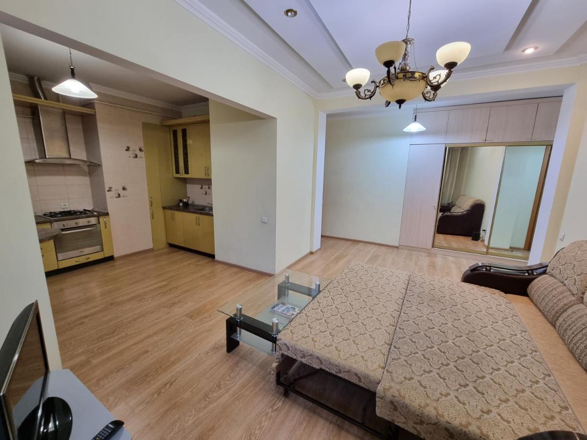 Stefan Cel Mare Apartment With 2 Rooms In The Heart Of Chişinău Extérieur photo