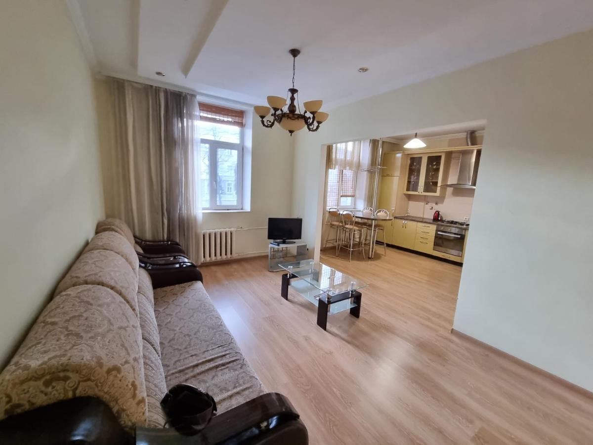 Stefan Cel Mare Apartment With 2 Rooms In The Heart Of Chişinău Extérieur photo