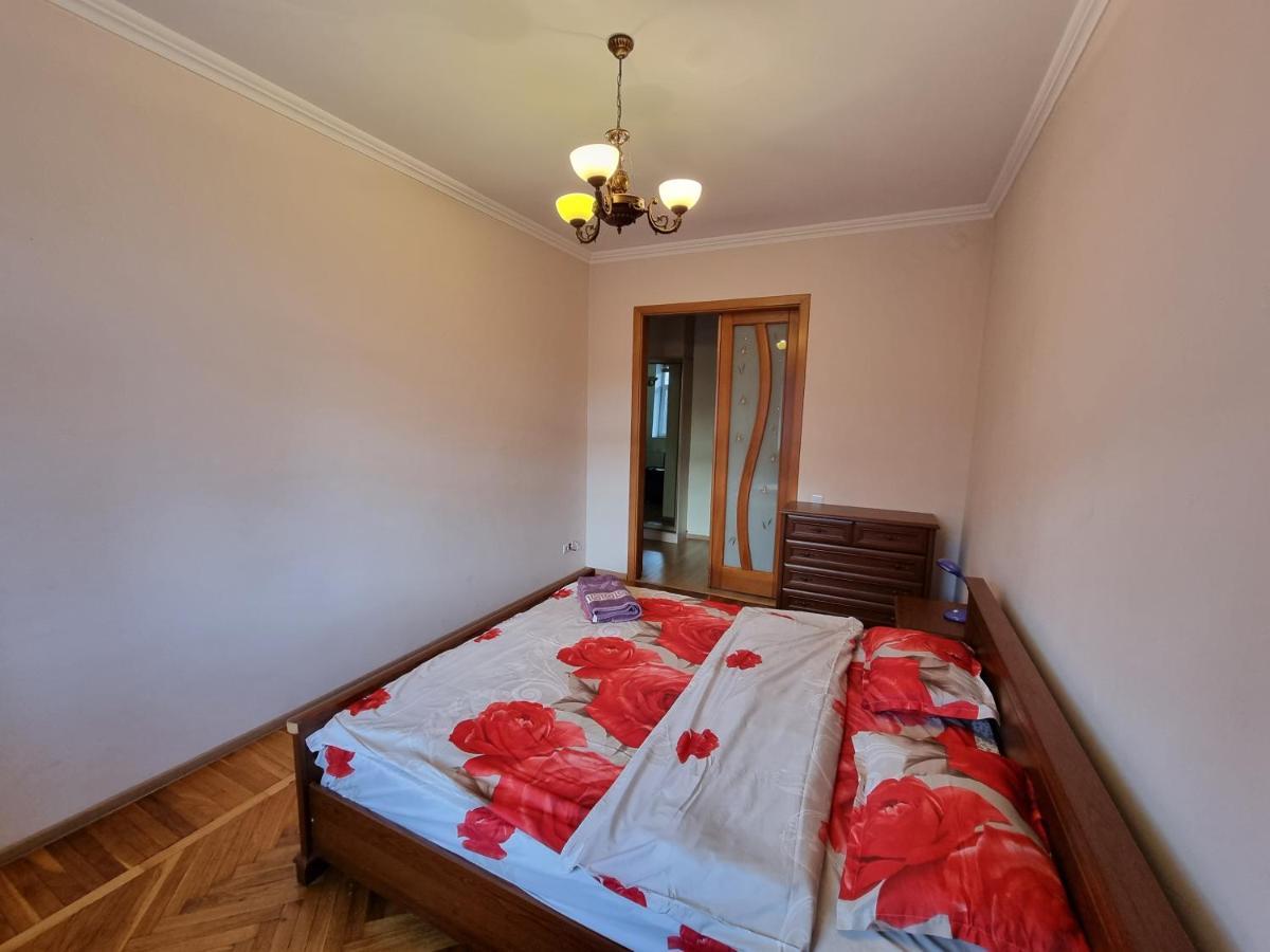 Stefan Cel Mare Apartment With 2 Rooms In The Heart Of Chişinău Extérieur photo