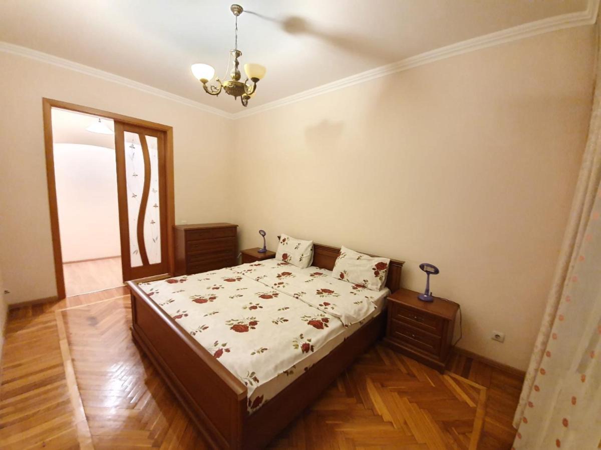 Stefan Cel Mare Apartment With 2 Rooms In The Heart Of Chişinău Extérieur photo