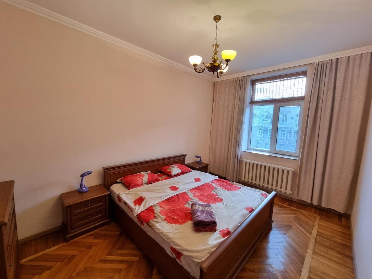 Stefan Cel Mare Apartment With 2 Rooms In The Heart Of Chişinău Extérieur photo