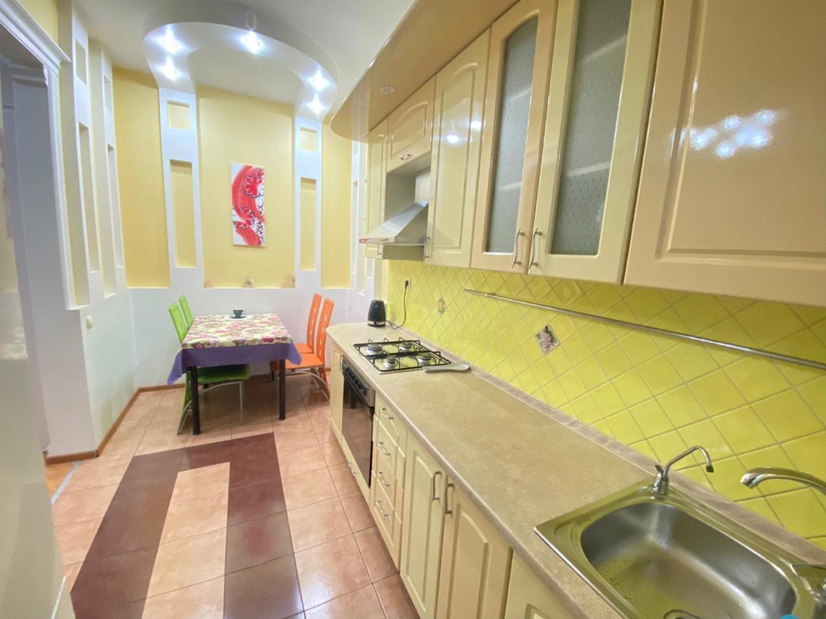 Stefan Cel Mare Apartment With 2 Rooms In The Heart Of Chişinău Extérieur photo