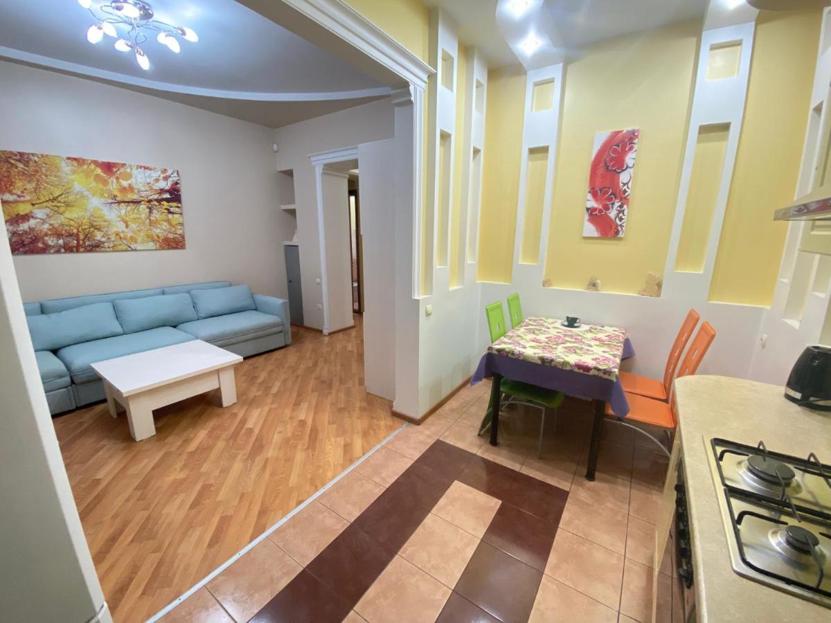 Stefan Cel Mare Apartment With 2 Rooms In The Heart Of Chişinău Extérieur photo