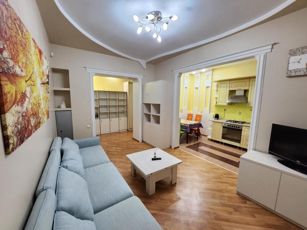 Stefan Cel Mare Apartment With 2 Rooms In The Heart Of Chişinău Extérieur photo