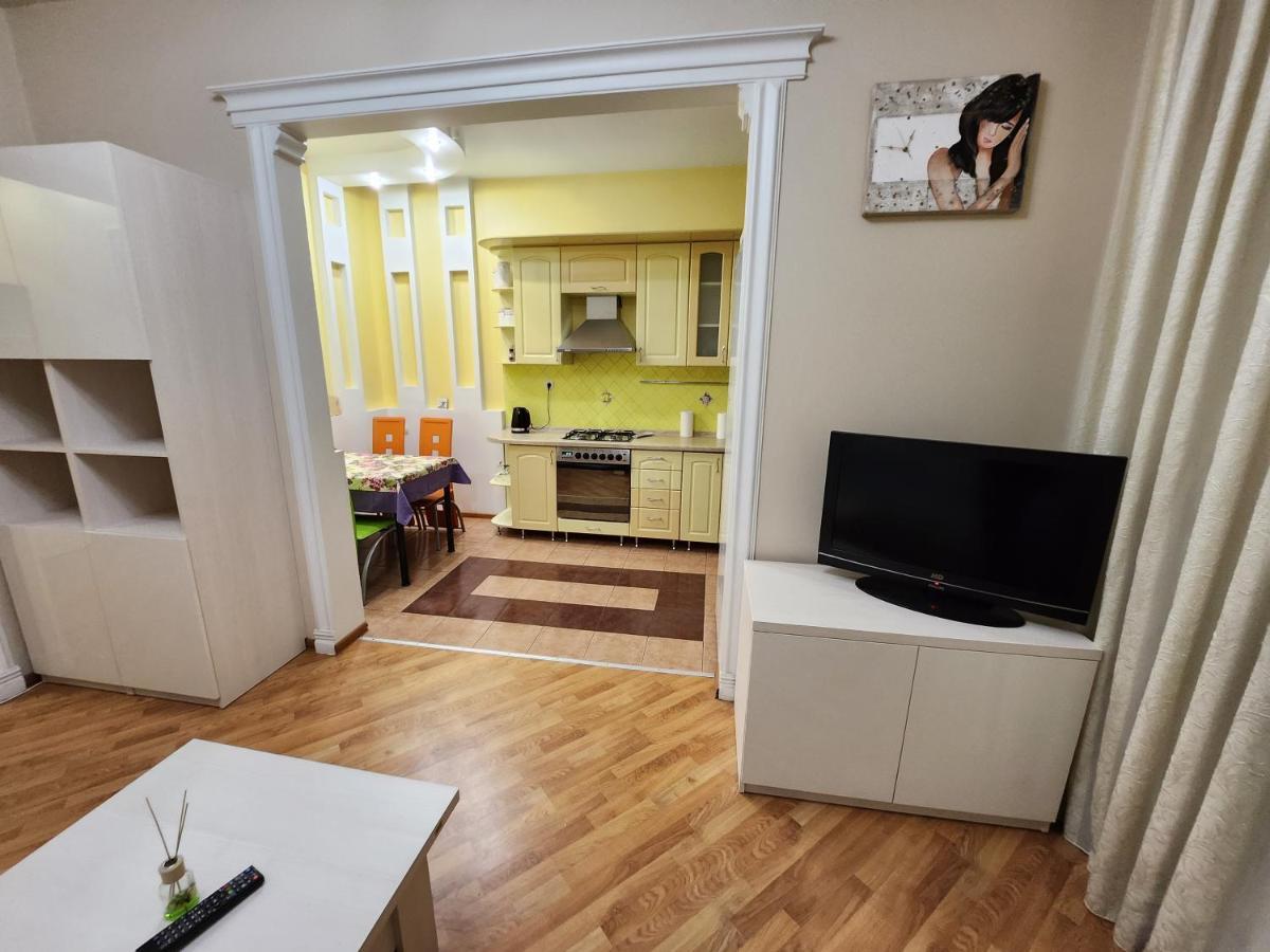 Stefan Cel Mare Apartment With 2 Rooms In The Heart Of Chişinău Extérieur photo