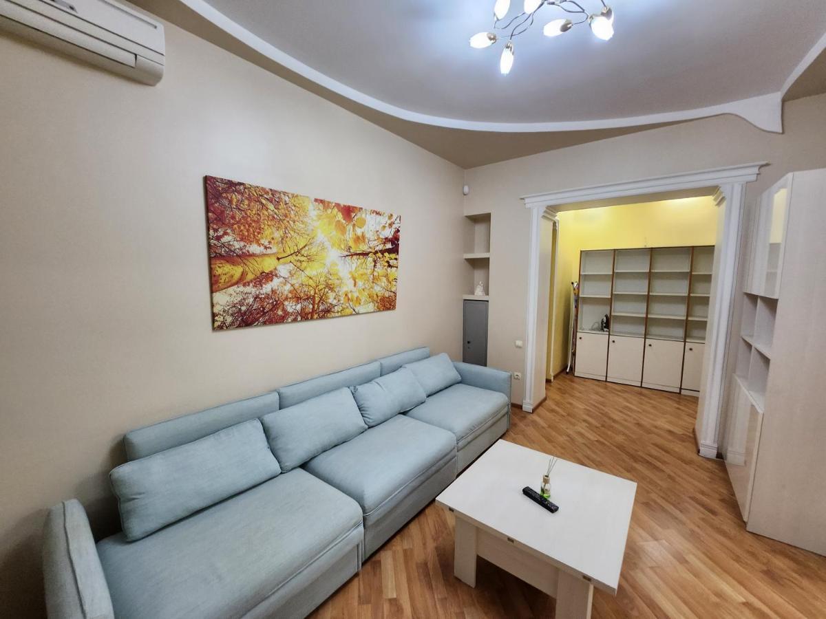 Stefan Cel Mare Apartment With 2 Rooms In The Heart Of Chişinău Extérieur photo