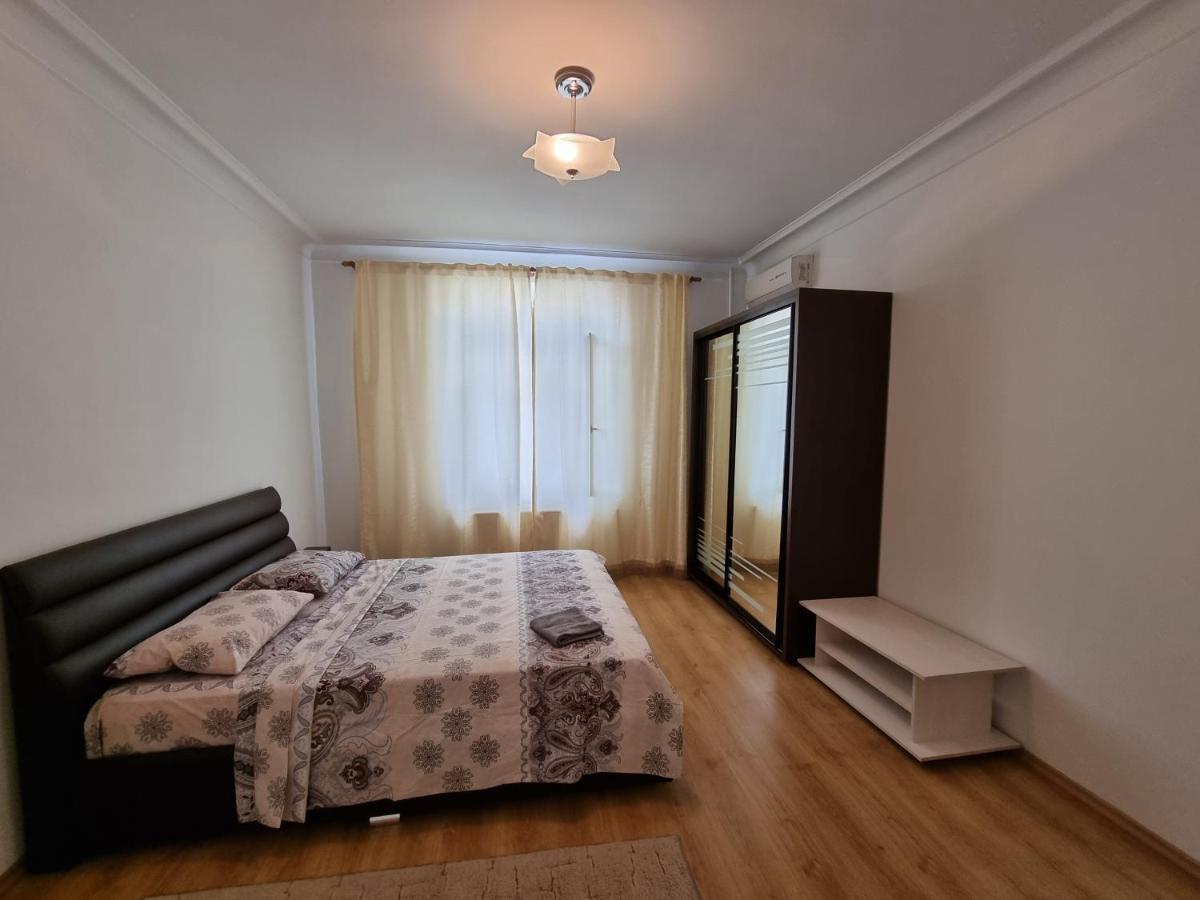 Stefan Cel Mare Apartment With 2 Rooms In The Heart Of Chişinău Extérieur photo